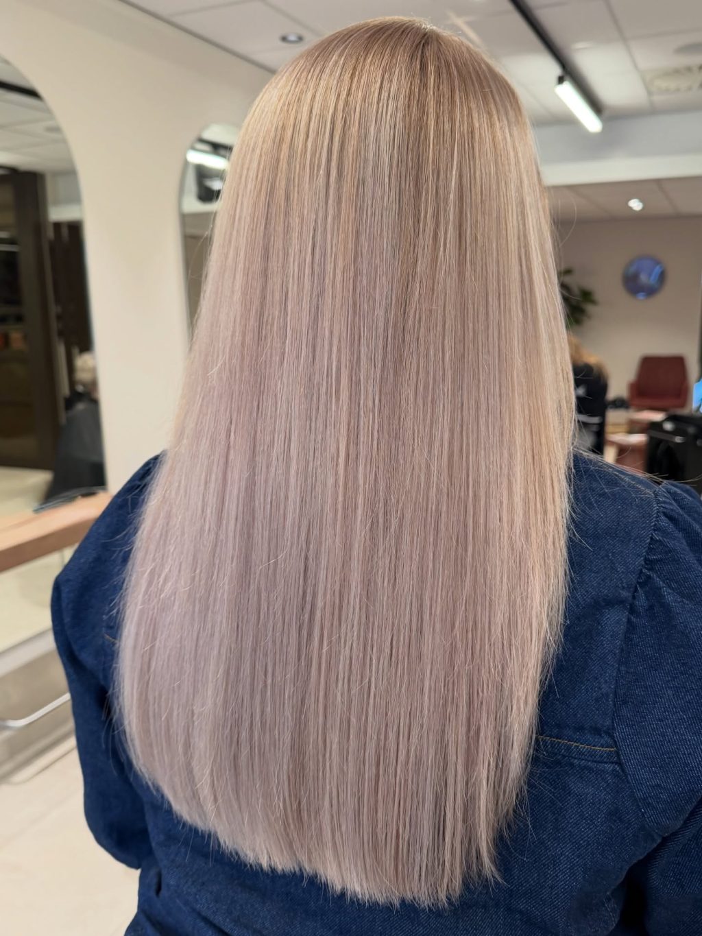 Instagram post from tenbergehairstylers. This post is in position 0.