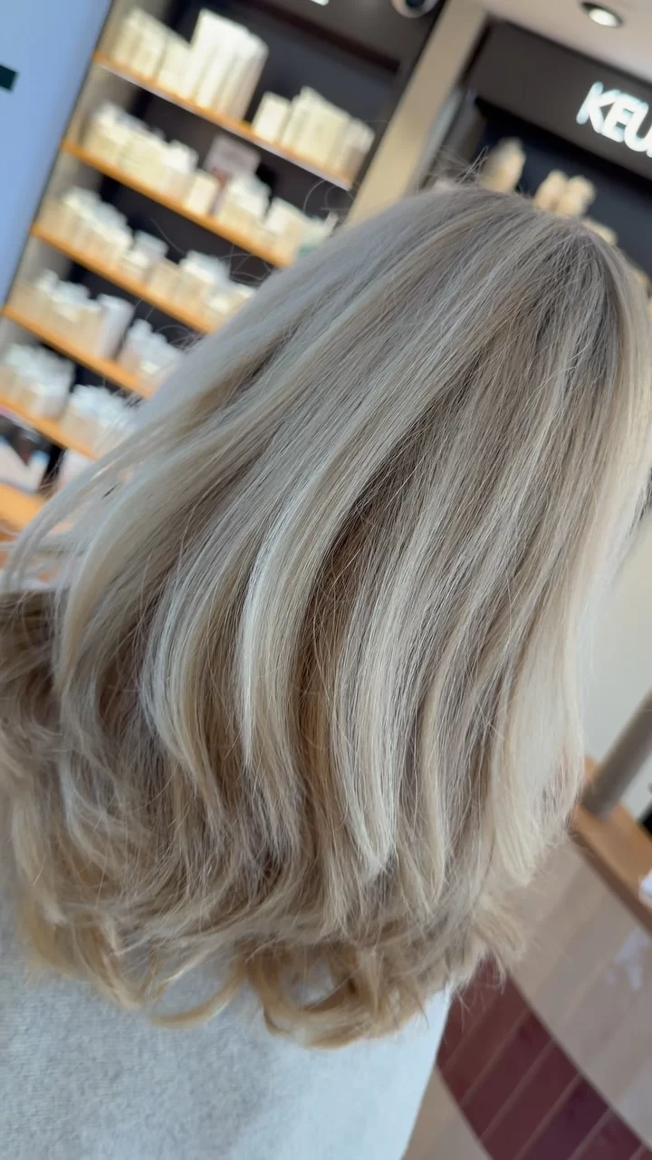 Instagram post from tenbergehairstylers. This post is in position 0.