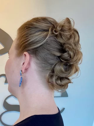 Instagram post from tenbergehairstylers. This post is in position 15.